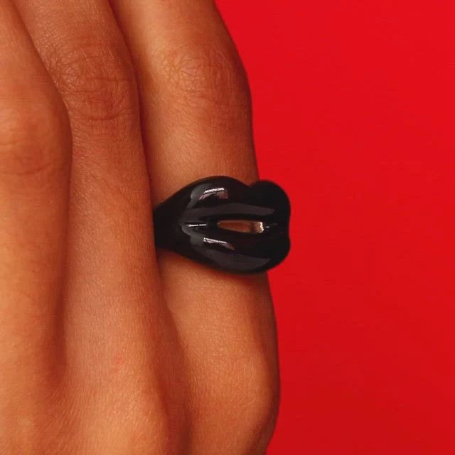 Black HOTLIPS Ring by Solange