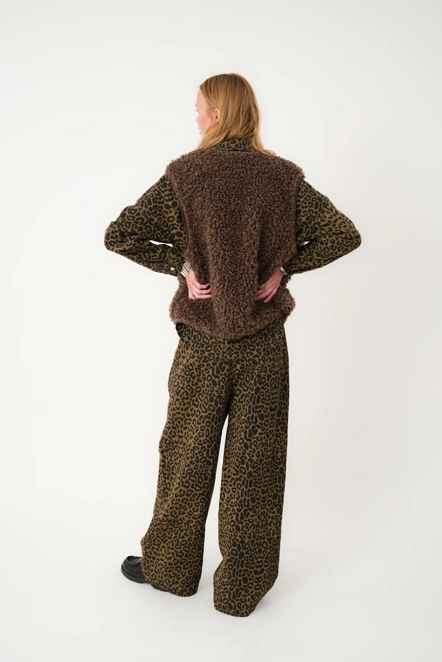 Lollys Laundry Vada Fleece Vest in Mocha